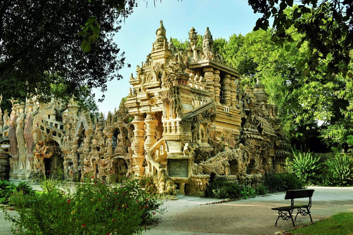 Frédéric Legros et le Renouveau du Palais Idéal : Une Vision pour Inspirer les Leaders de Demain